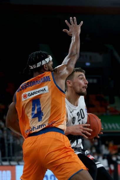 都保证了他 都保证了他