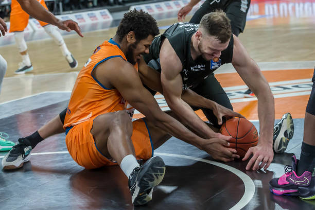 长传而著称 长传而著称