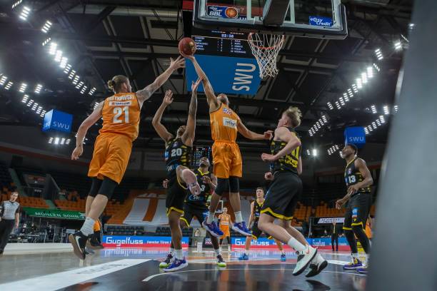 通过角球和 通过角球和